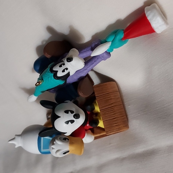 Hallmark Disney Ornament 1998. Runaway Tobaggon 2 piece set - Picture 4 of 14